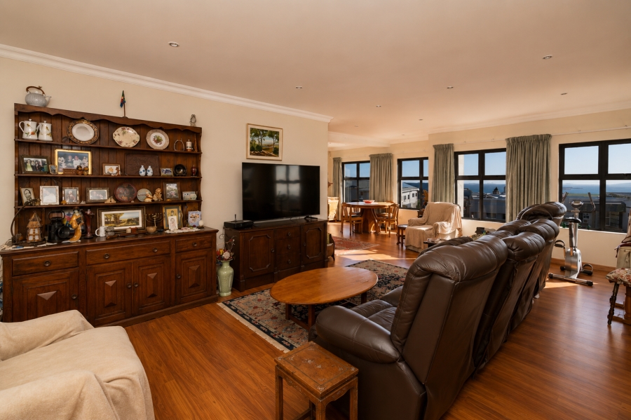 5 Bedroom Property for Sale in Myburgh Park Western Cape
